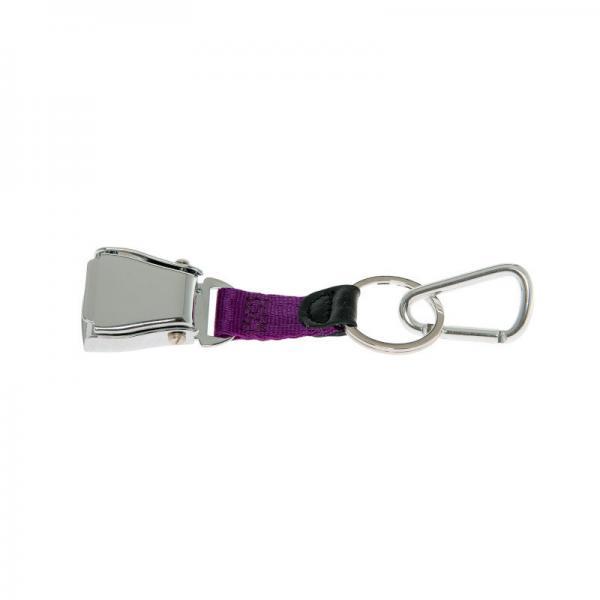 Ein Schlüsselanhänger hergestellt aus einem Flugzeugurt in lila