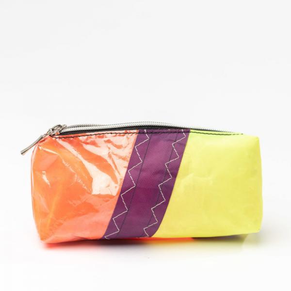 Eine Tasche in Orange, Lila und Gelb mit einem Reißverschluss auf der Oberseite