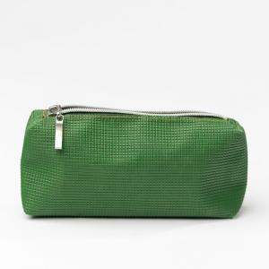 Eine grüne Tasche mit einem Reißverschluss auf der Oberseite